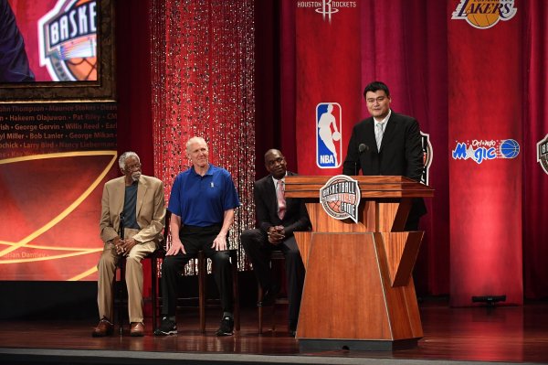 Ai là người chơi NBA Hall of Fame trong 10 năm qua? Cá mập yao đã được chọn, và bốn phần chính nở cù