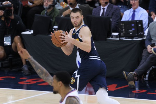 Nhắc đến việc Braun&Daniels gia hạn hợp đồng sớm, Ethan nên nhận loại hợp đồng nào?