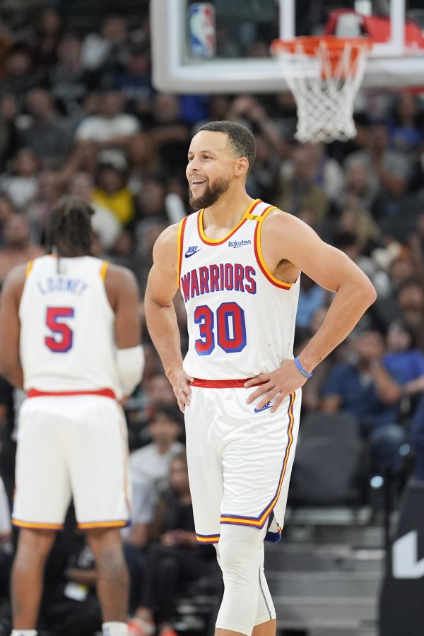 Looney: Có rất nhiều cảm xúc khi vào vai Warriors. Đó là ngôi nhà thứ hai của tôi. Ku Chui là người 