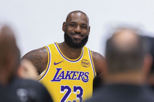 James chưa bao giờ cân nhắc việc yêu cầu giao dịch và muốn các đội tung tin đồn về sự không hài lòng