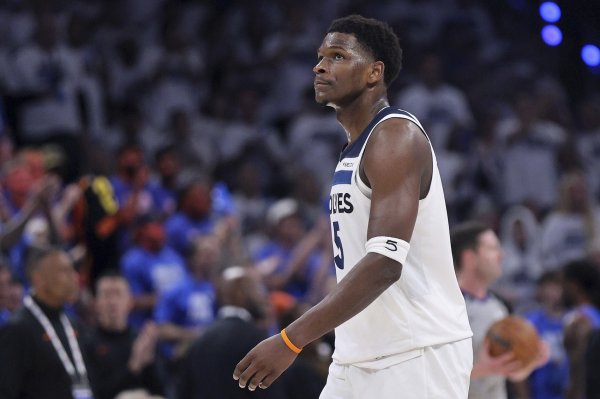 Hỏa hoạn từ bên ngoài! Edwards đã ghi được 37 điểm cao nhất trong trò chơi khi bắn 12 ăn 21 trong hi