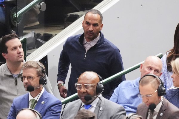 Meme: Fan Mavericks chán ngấy việc hét ＂Fire Harrison＂ khi có cơ hội chiến thắng