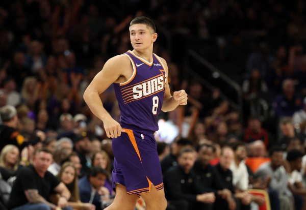 Thế giới đã thay đổi rất nhiều! Grayson Allen lao vào trong, vượt qua hàng phòng ngự và thực hiện ph